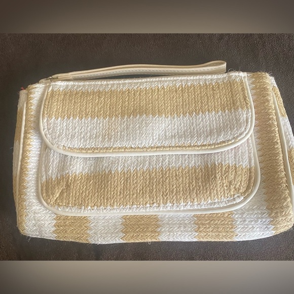 Vera Bradley wristlet - Picture 4 of 8